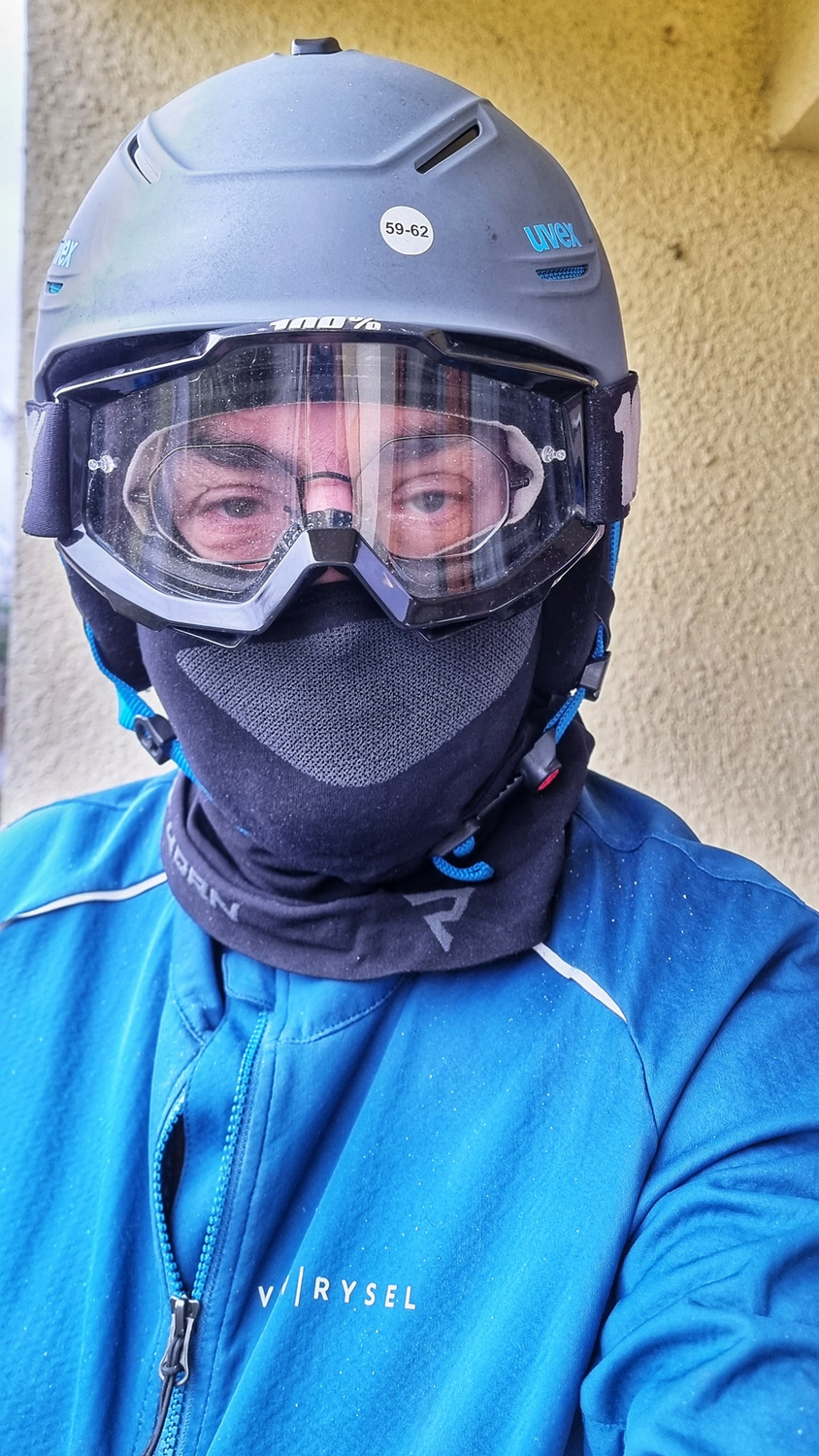 Winter Ski/Bike Helmets with Integrated Visor (Salomon or Winter Ski/Bike Helmets with Integrated Visor (Salomon or
