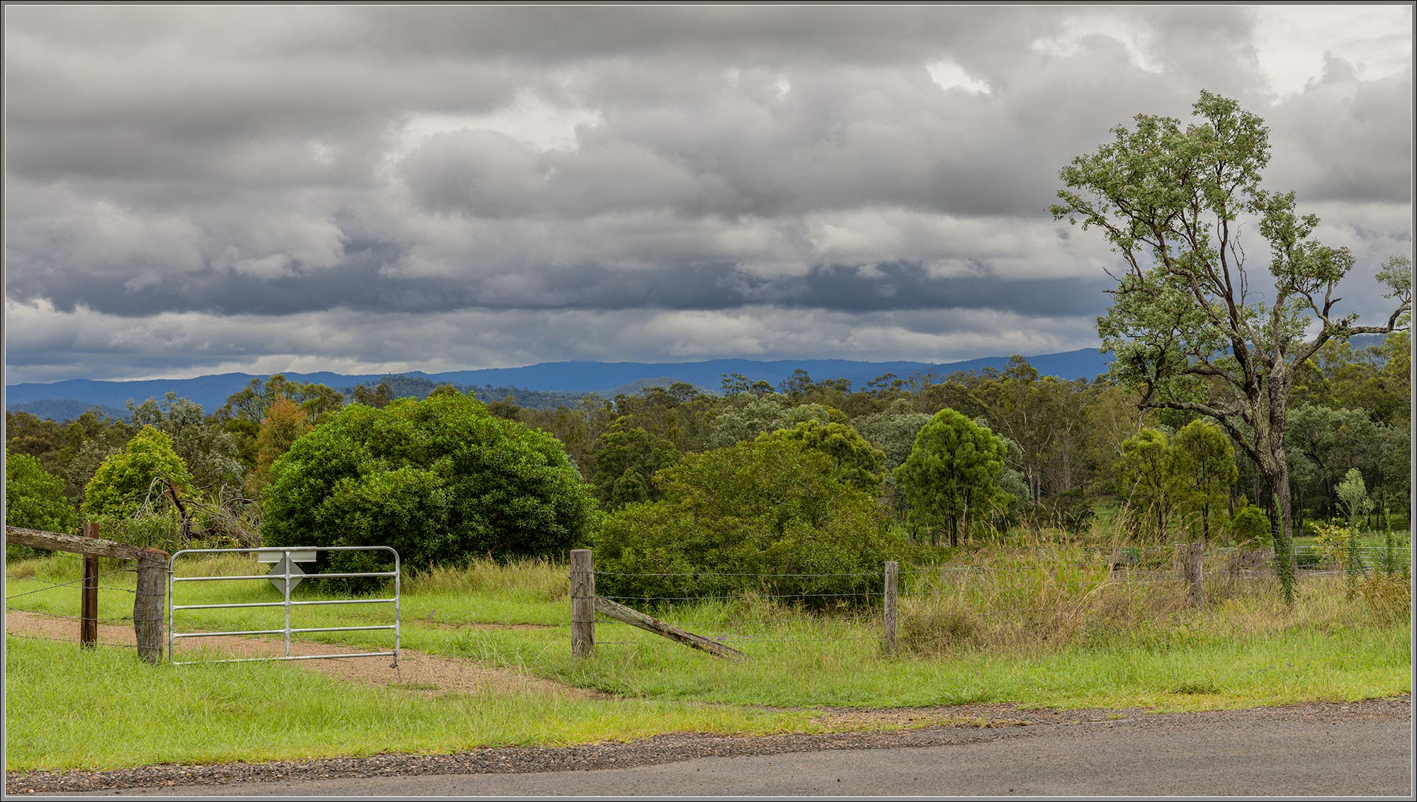 Crossing Wanora Road : Brisbane Valley Rail Trail