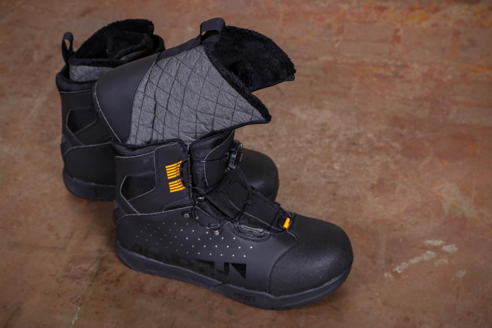 2021-45nrth-wolvhammer-boa-premium-insulated-winter-cycling-boot-liner-1.jpg