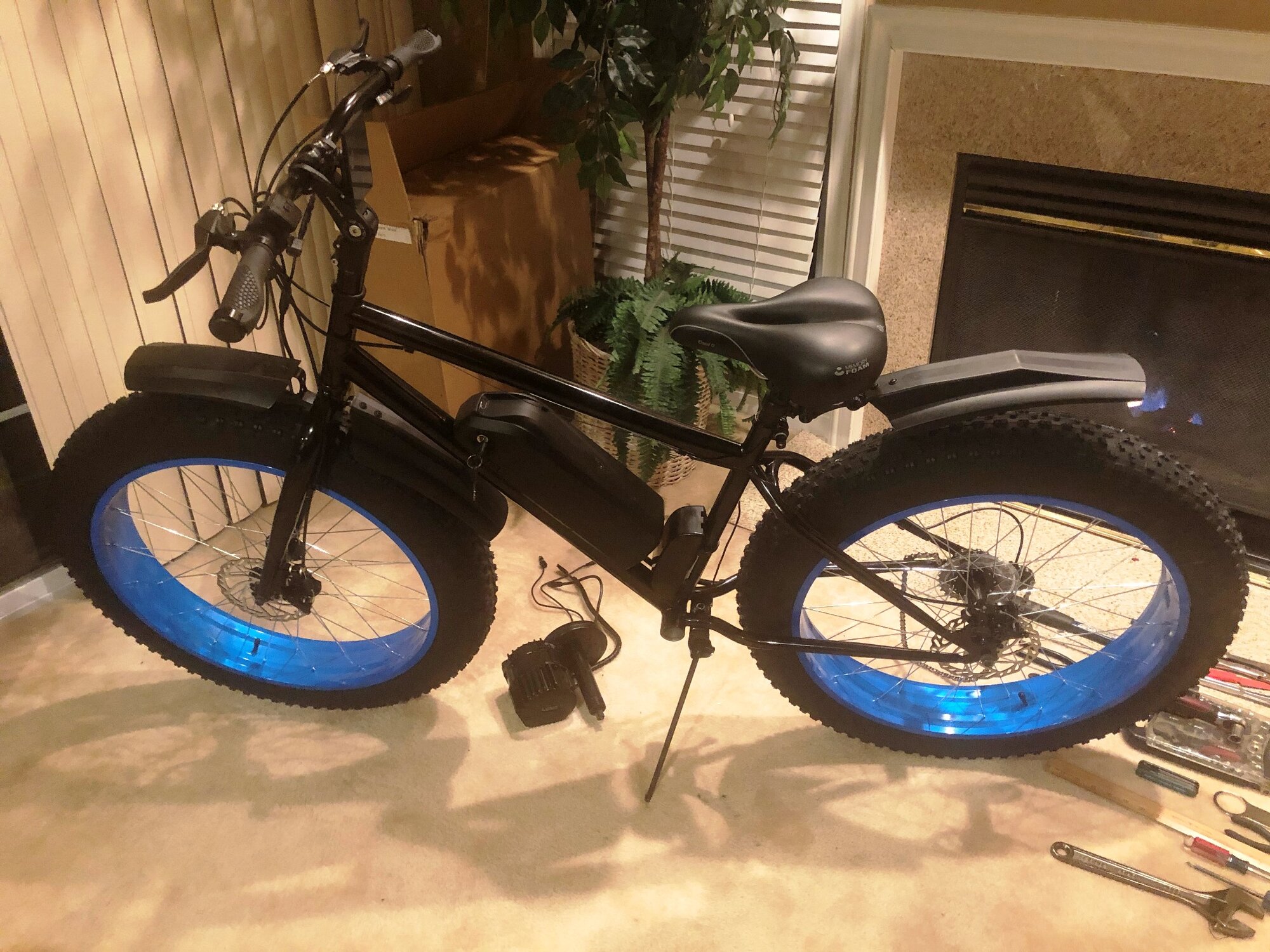 Mongoose dolomite hot sale ebike