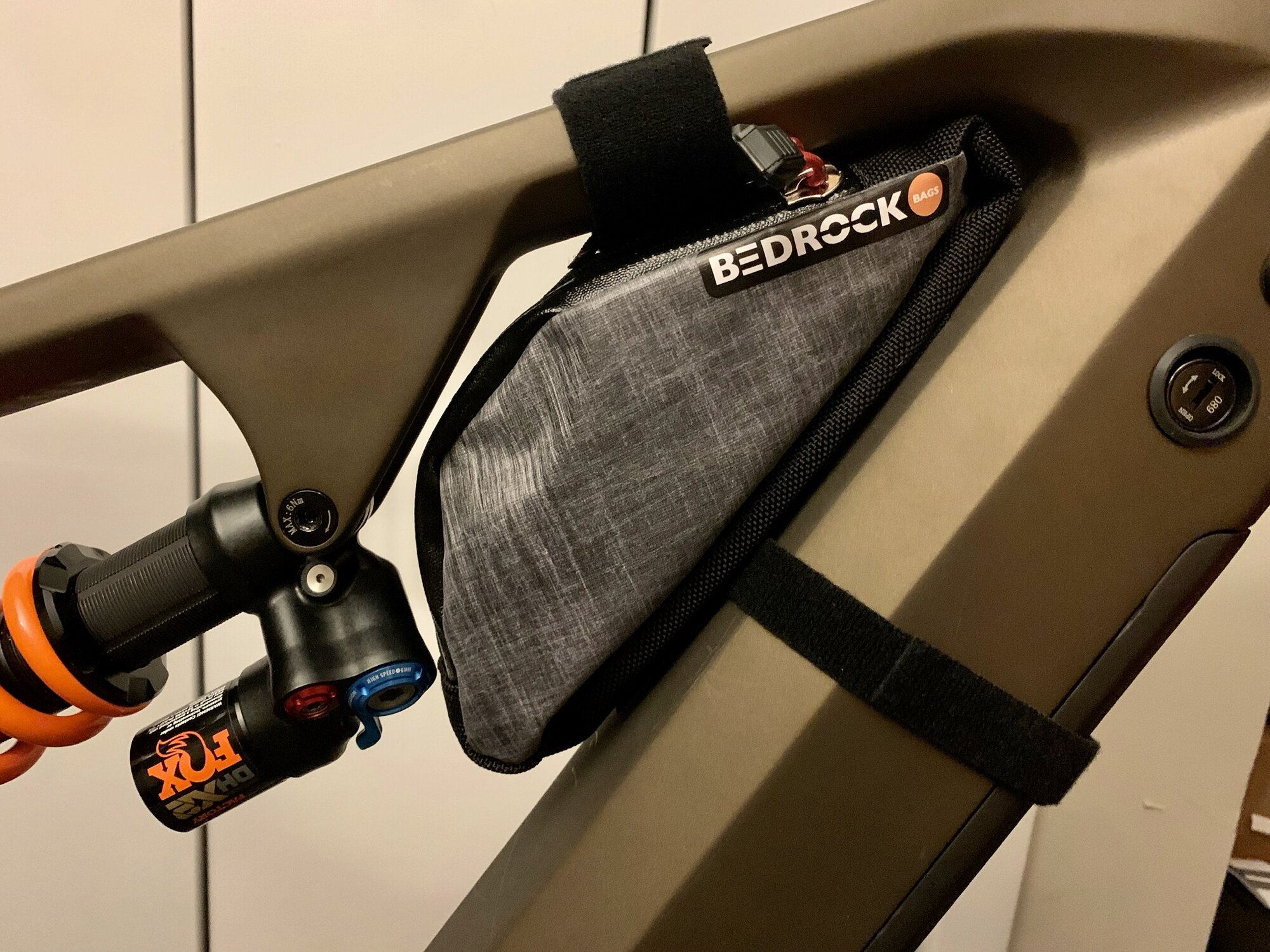 Micro store frame bag