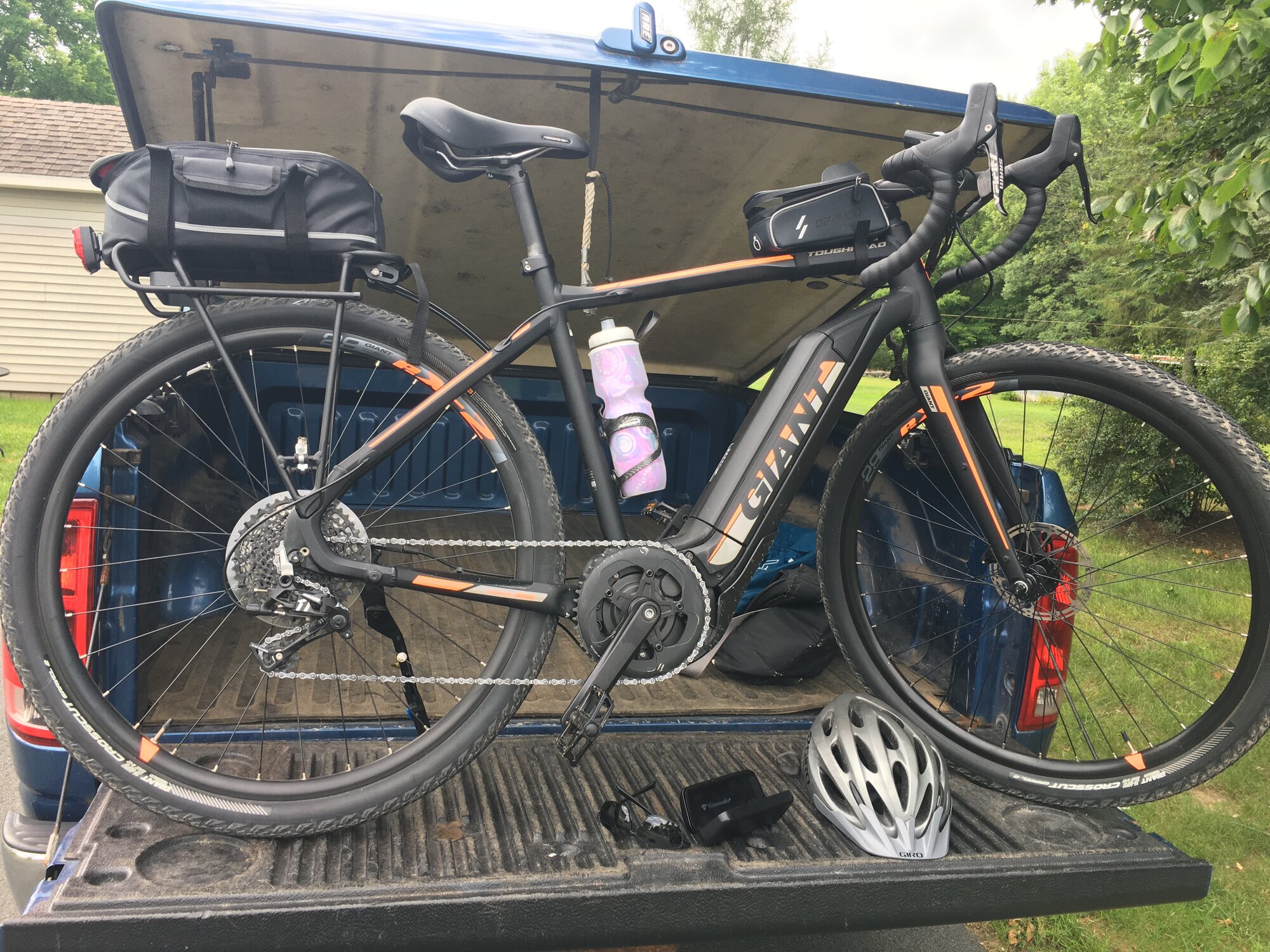 Solution for turning truck tailgate into bike repair stand