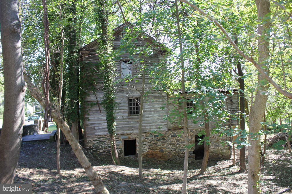 Bluemont - old house 1_copy_1024x683.jpg