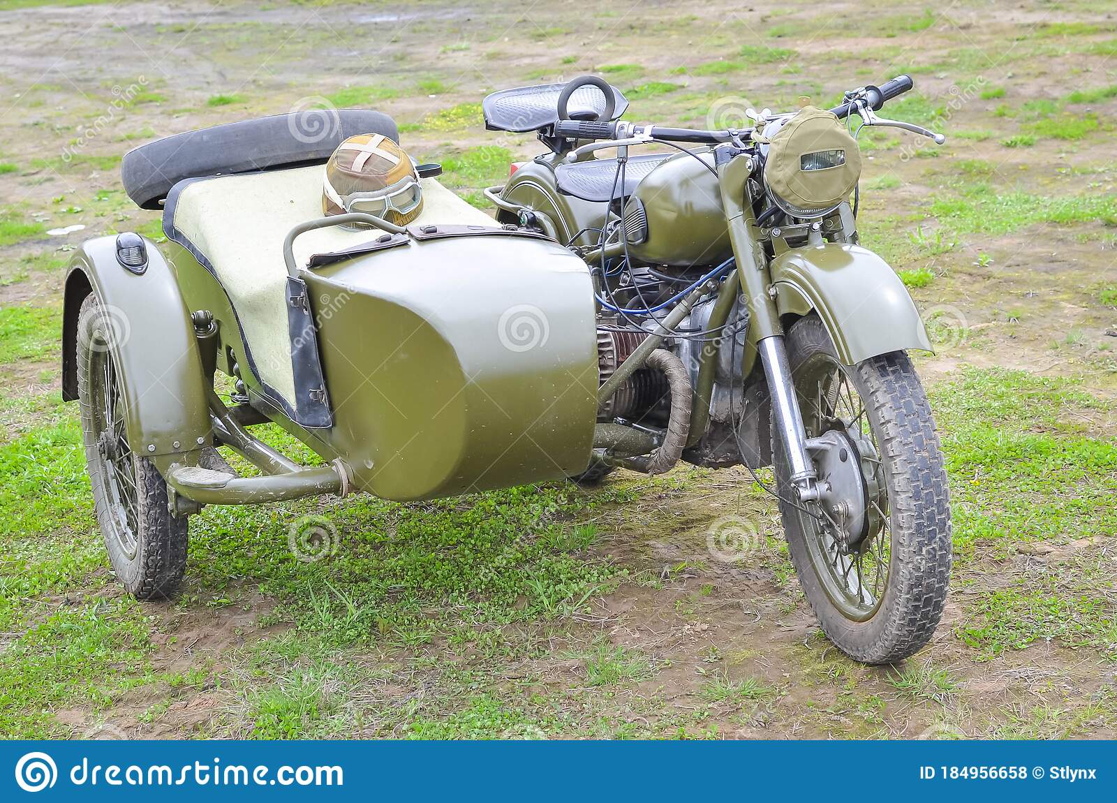 cherepovets-russia-may-military-vintage-motorcycle-sidecar-parked-green-grass-cherepovets-russ...jpg