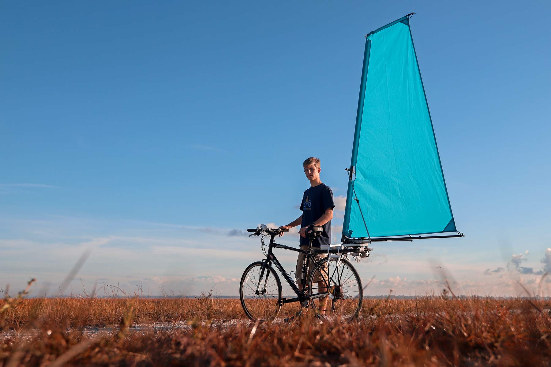 CycleWing-bike-sail_collapsible-rack-mounted-wind-powered-bicycle-sail_blown-away.jpg