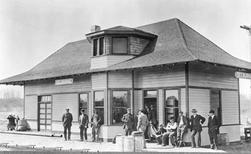 delburne-12_Train_station_1913.jpg