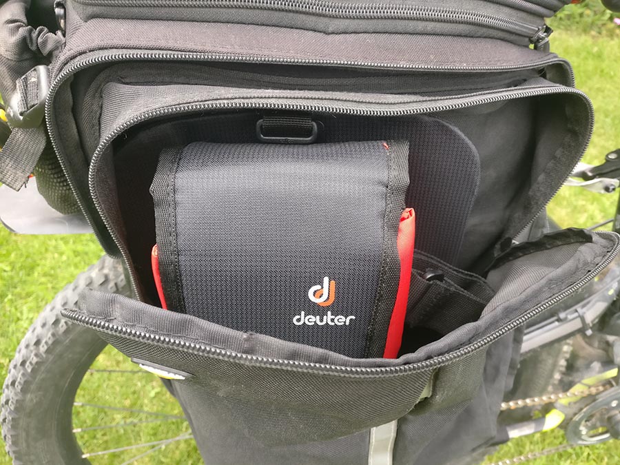 Deuter e-Pocket in Topeak MTX Trunkbag DXP lid closed.jpg