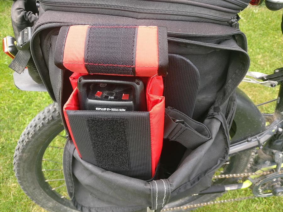 Deuter e-Pocket in Topeak MTX Trunkbag DXP lid open.jpg