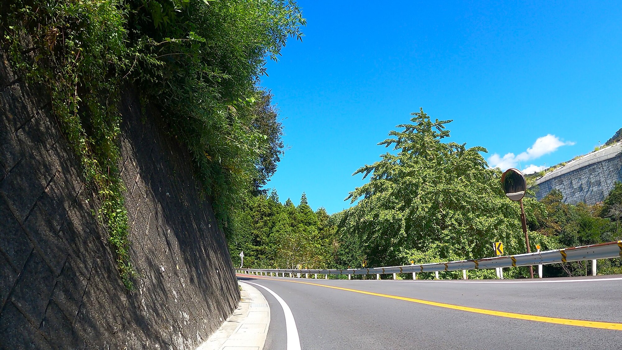 GH013931 - frame at 0m33s.jpg