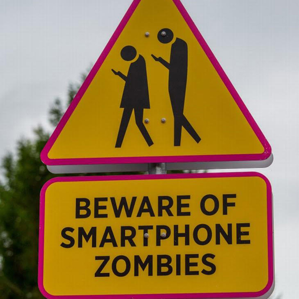 smartphone-zombies.jpg