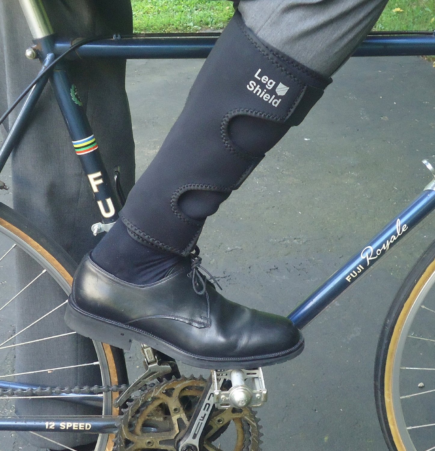 Straps and gaiters to keep your pants and ankles clean bicycling