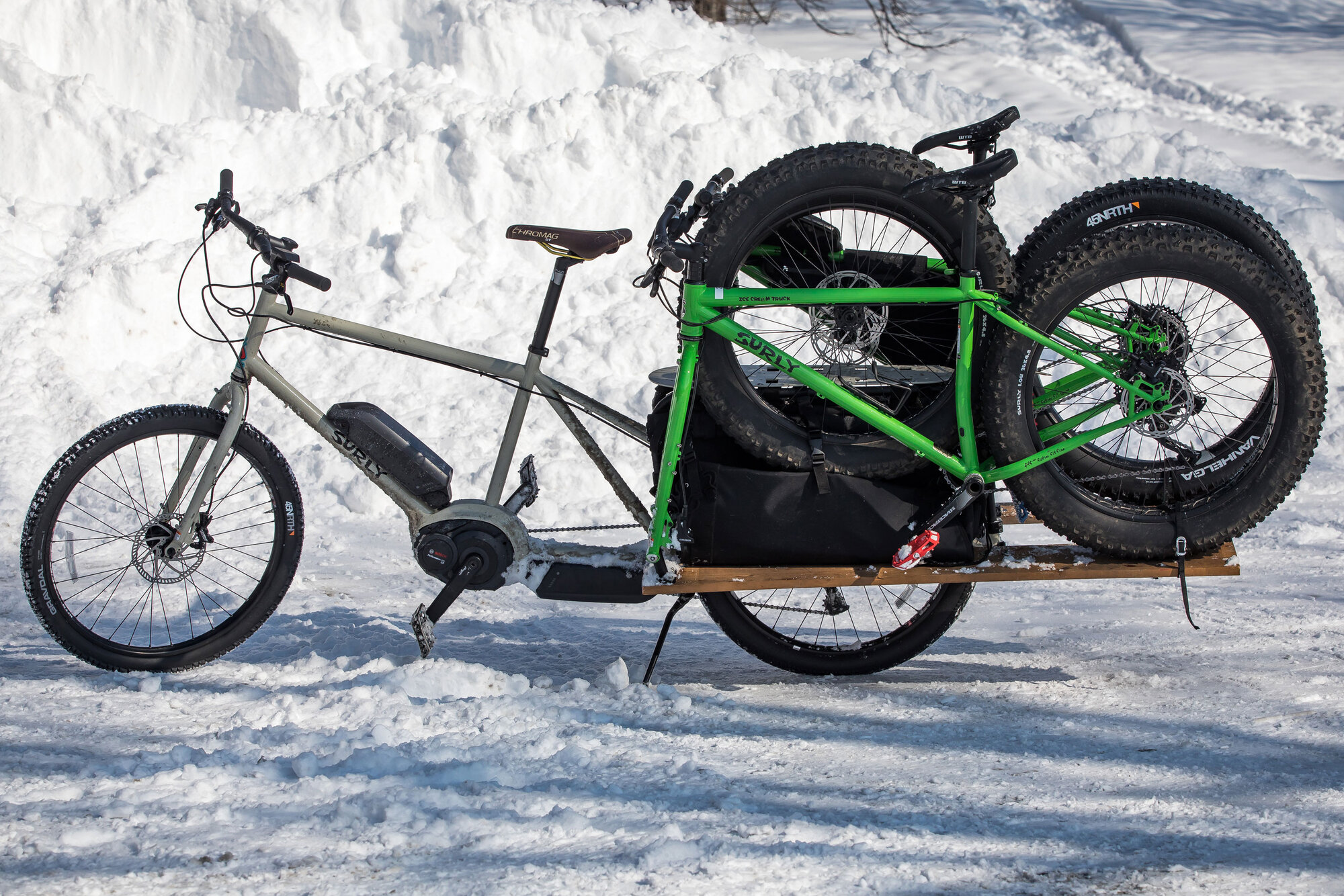 surly-big-easy-loaded-with-fat-bikes.jpg