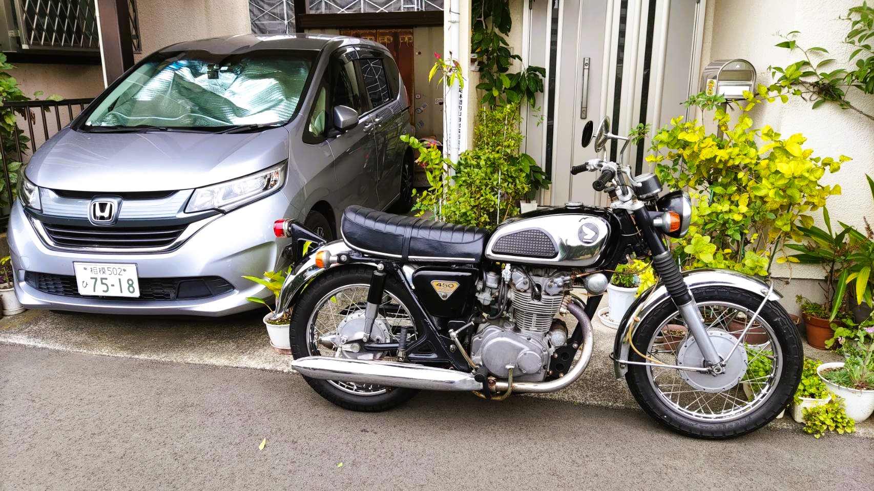 Terumi's Hondas (Fully restored Vintage 1970 Honda CB450 K1 and Freed Minivan).jpg