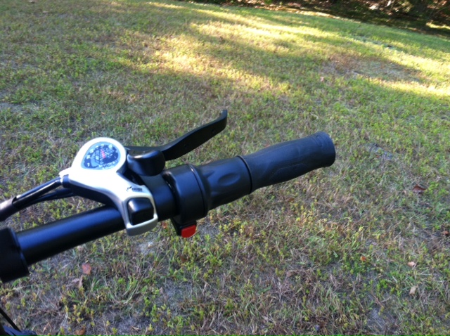 voltbike mariner right grip & throttle.JPG